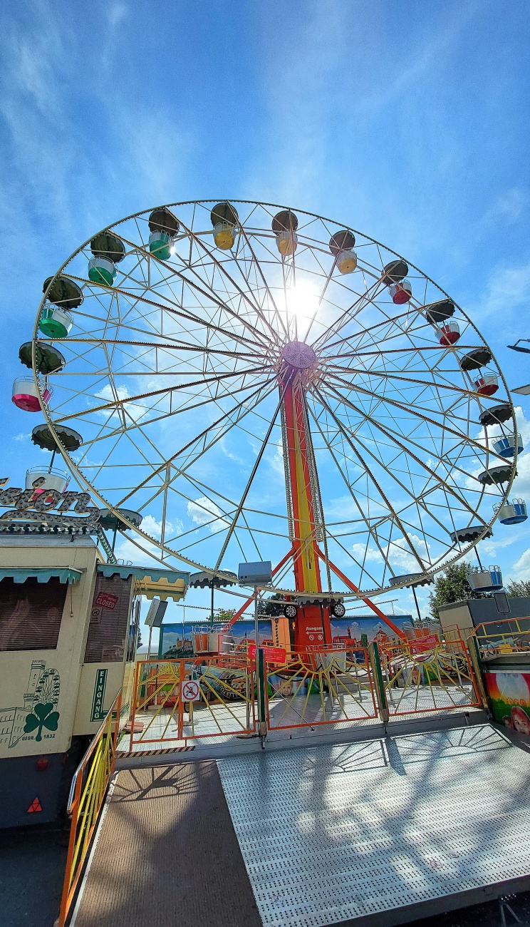 Foto: Martin Zehrer - Riesiges Riesenrad...<br />
<br />
<br />
Das Wiesenfest in Kemnath (PLZ 95478) hat eine lange Tradition und ist tief in der Geschichte der Stadt verwurzelt. Kemnath liegt in der Oberpf 