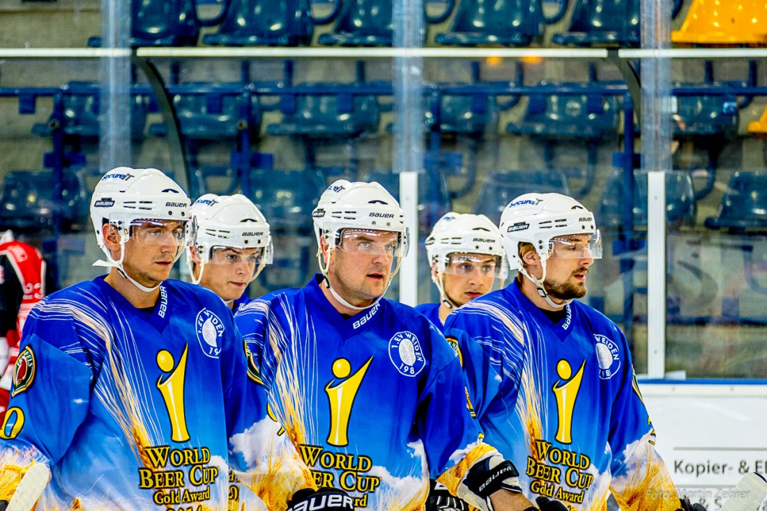 Foto: Martin Zehrer - Hinter den Kulissen...<br />
<br />
Die Blue Devils gewinnen den Vorbereitungsauftakt vor über 1000 Fans gegen den DEL2-Club Eispiraten Crimmitschau mit 5:4 nach Penaltyschießen!<br />
 