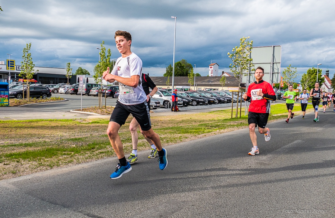 Foto: Martin Zehrer - Nofi-Lauf 2017: Start am Stadtplatz und Ziel beim Siemens... 5,9 Kilometer durch Kemnath und rund herum. Mehr als 8000 Teilnehmer fanden sich in Kemnath zusammen um die S 