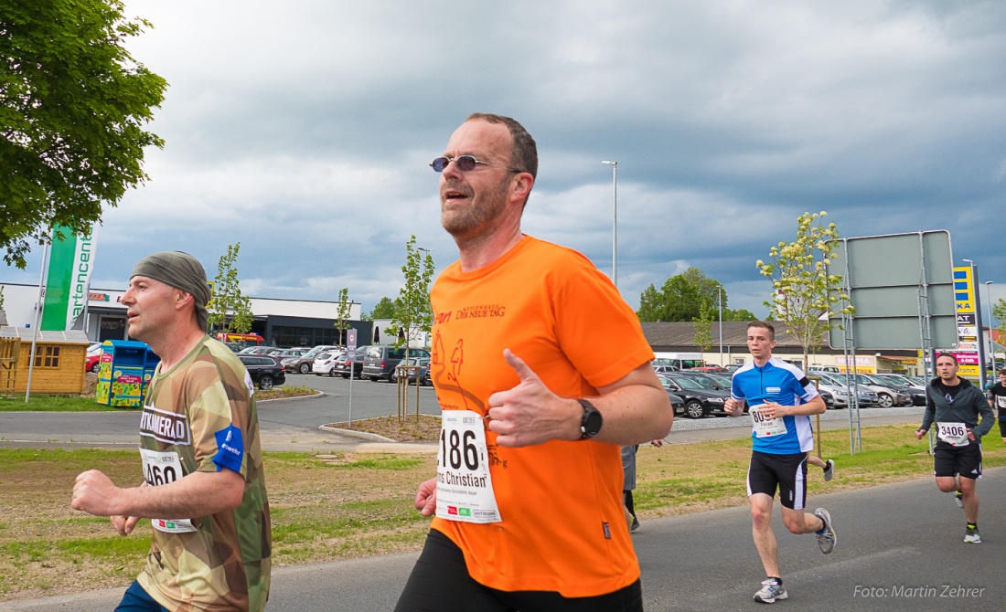 Foto: Martin Zehrer - Nofi-Lauf 2017: Start am Stadtplatz und Ziel beim Siemens... 5,9 Kilometer durch Kemnath und rund herum. Mehr als 8000 Teilnehmer fanden sich in Kemnath zusammen um die S 