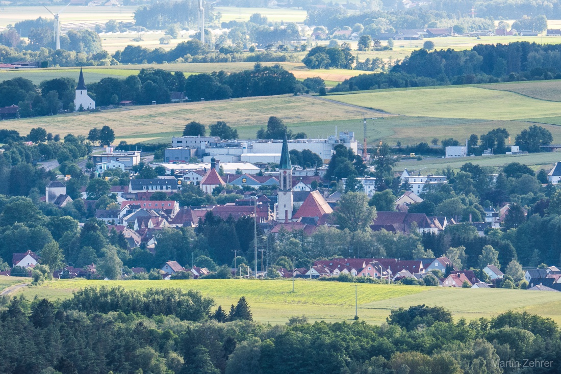 Foto: Martin Zehrer - Die Stadt Kemnath mit dem markanten Kirchturm in der Mitte des Bildes.<br />
Fotografiert von der Godaser Höhe aus... 