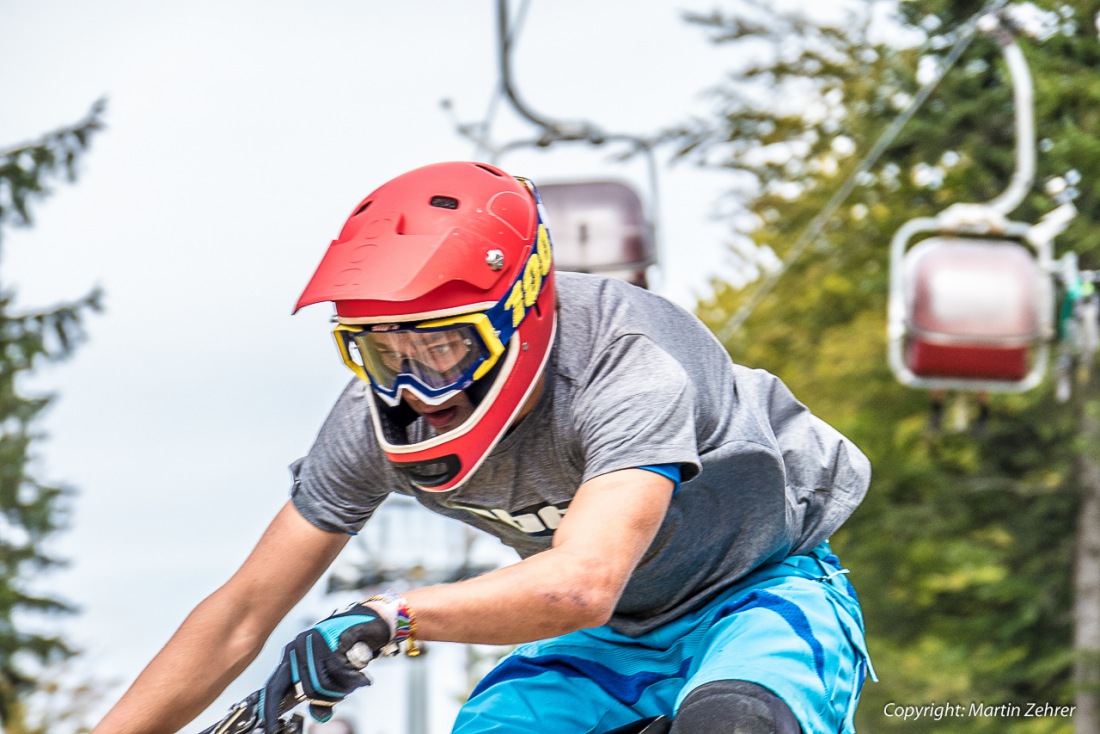 Foto: Martin Zehrer - Beim Fliegen erwischt - Cross Race am Ochsenkopf! 