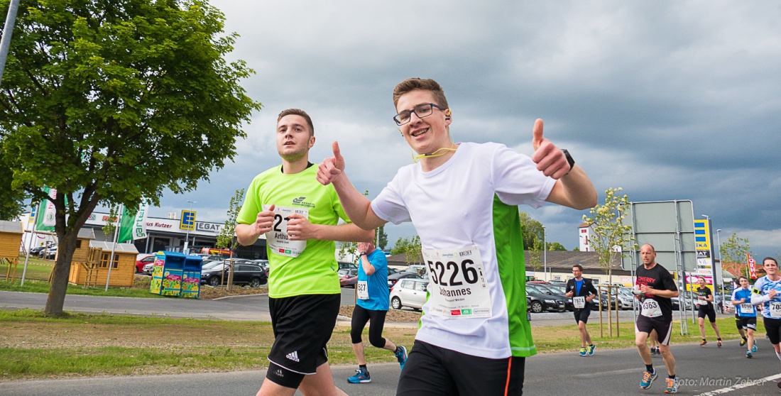 Foto: Martin Zehrer - Nofi-Lauf 2017: Start am Stadtplatz und Ziel beim Siemens... 5,9 Kilometer durch Kemnath und rund herum. Mehr als 8000 Teilnehmer fanden sich in Kemnath zusammen um die S 