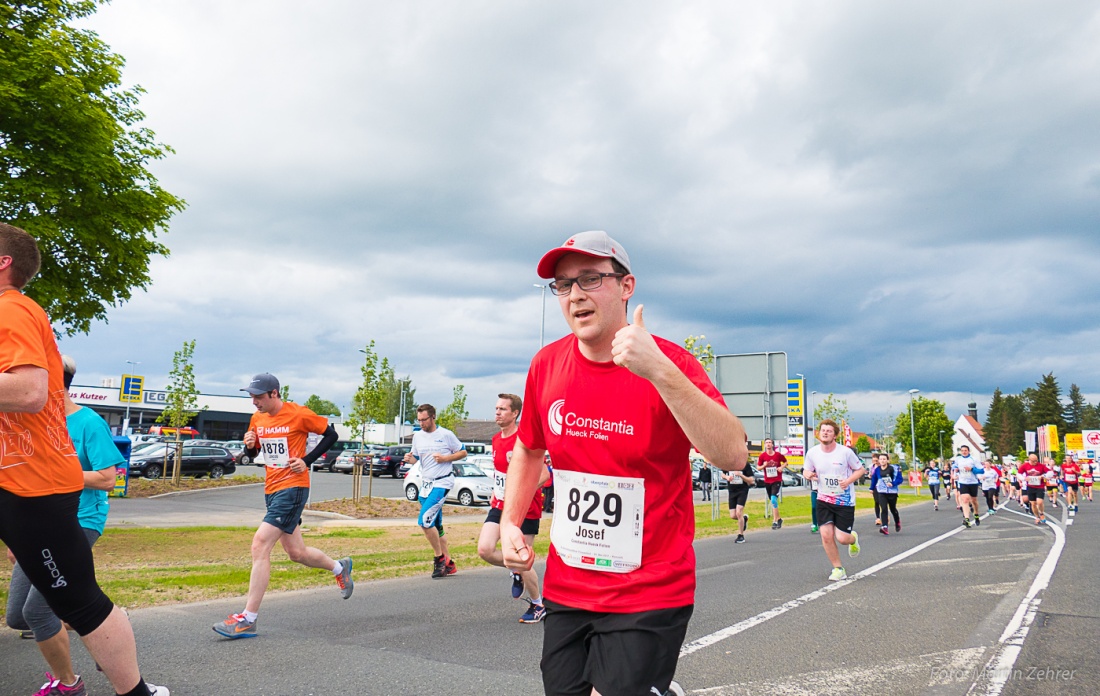 Foto: Martin Zehrer - Nofi-Lauf 2017: Start am Stadtplatz und Ziel beim Siemens... 5,9 Kilometer durch Kemnath und rund herum. Mehr als 8000 Teilnehmer fanden sich in Kemnath zusammen um die S 