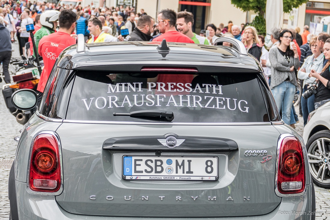 Foto: Martin Zehrer - Vorausfahrzeug...<br />
<br />
Nofi-Lauf 2017: Start am Stadtplatz und Ziel beim Siemens... 5,9 Kilometer durch Kemnath und rund herum. Mehr als 8000 Teilnehmer fanden sich in Kemn 