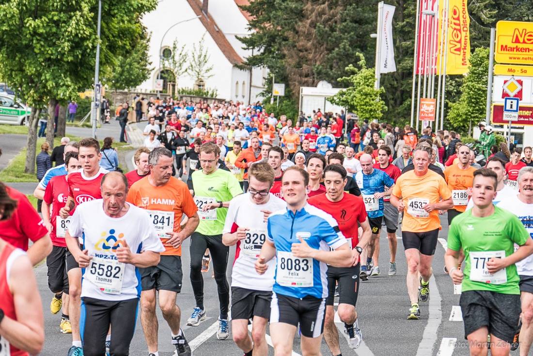 Foto: Martin Zehrer - Nofi-Lauf 2017: Start am Stadtplatz und Ziel beim Siemens... 5,9 Kilometer durch Kemnath und rund herum. Mehr als 8000 Teilnehmer fanden sich in Kemnath zusammen um die S 