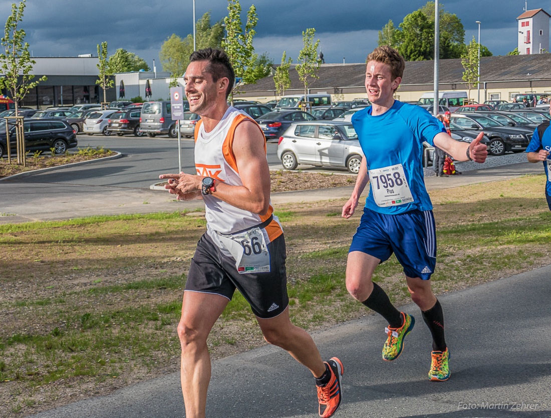 Foto: Martin Zehrer - Nofi-Lauf 2017: Start am Stadtplatz und Ziel beim Siemens... 5,9 Kilometer durch Kemnath und rund herum. Mehr als 8000 Teilnehmer fanden sich in Kemnath zusammen um die S 