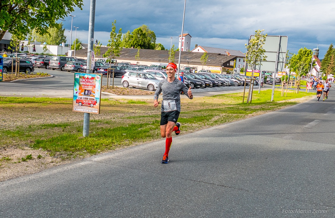 Foto: Martin Zehrer - Nofi-Lauf 2017: Start am Stadtplatz und Ziel beim Siemens... 5,9 Kilometer durch Kemnath und rund herum. Mehr als 8000 Teilnehmer fanden sich in Kemnath zusammen um die S 