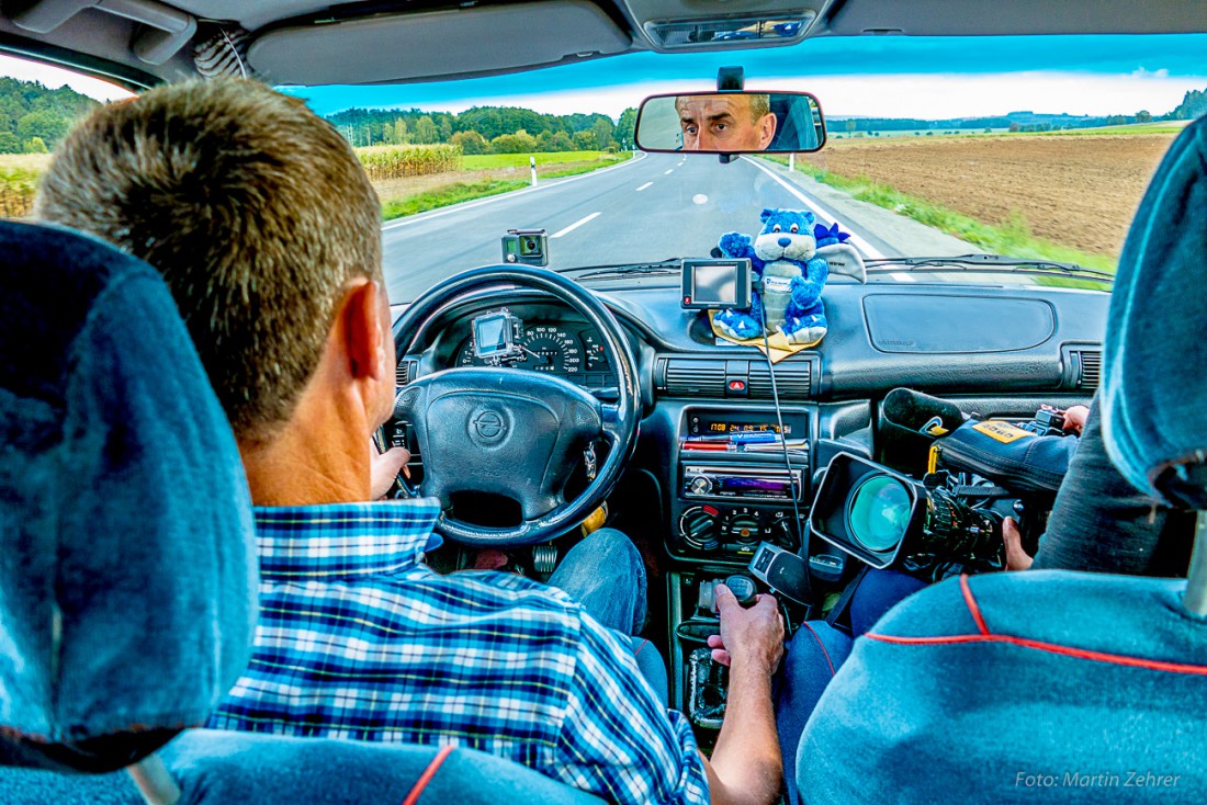 Foto: Martin Zehrer - Konzentriert der Million Kilometer entgegen. Die Kamera des Senders OTV hält den Millionen-Hammer fest... 