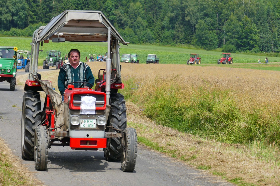 Foto: Martin Zehrer - Traktortreffen 2016 in Oberwappenöst<br />
Trotz Regen am Vormittag kamen an diesem Sonntag ca. 120 Oldtimer-Bulldogs und unzählige Besucher. Zum Mittag hin klarte das Wetter  