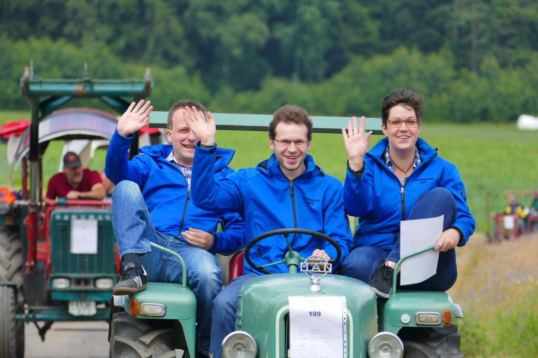 Foto: Martin Zehrer - Traktortreffen 2016 in Oberwappenöst<br />
Trotz Regen am Vormittag kamen an diesem Sonntag ca. 120 Oldtimer-Bulldogs und unzählige Besucher. Zum Mittag hin klarte das Wetter  