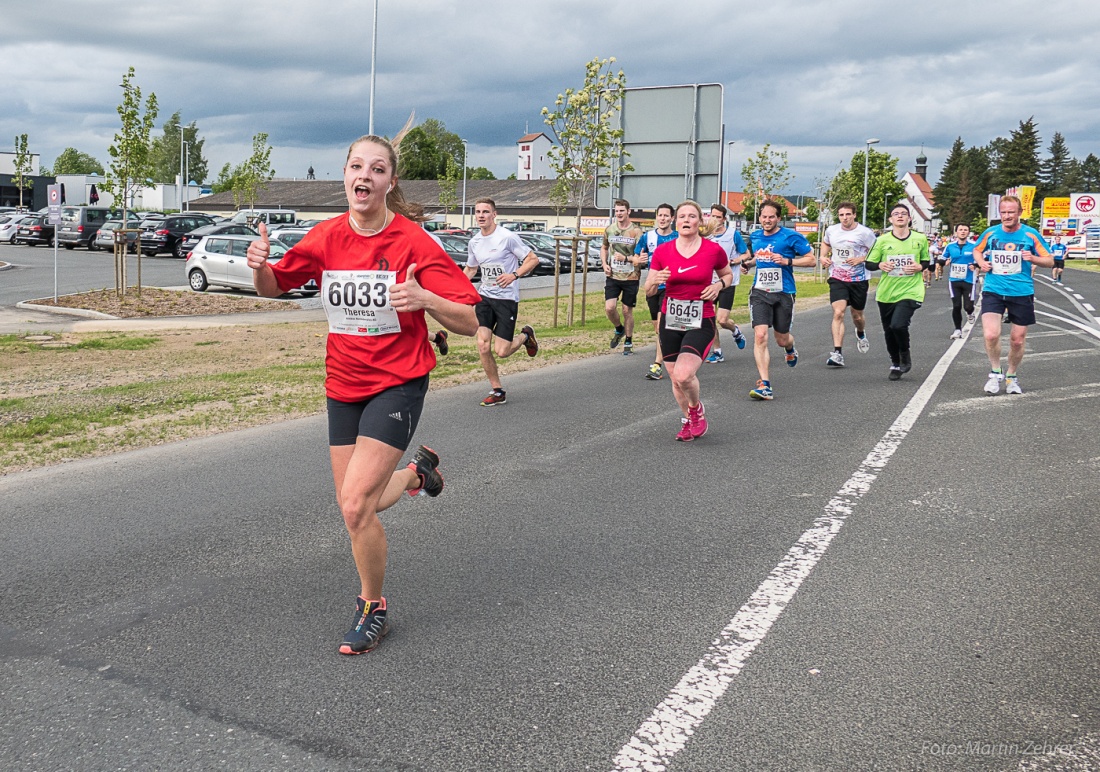 Foto: Martin Zehrer - Nofi-Lauf 2017: Start am Stadtplatz und Ziel beim Siemens... 5,9 Kilometer durch Kemnath und rund herum. Mehr als 8000 Teilnehmer fanden sich in Kemnath zusammen um die S 