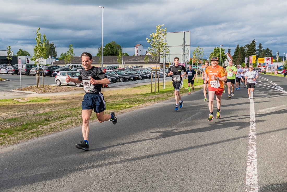 Foto: Martin Zehrer - Nofi-Lauf 2017: Start am Stadtplatz und Ziel beim Siemens... 5,9 Kilometer durch Kemnath und rund herum. Mehr als 8000 Teilnehmer fanden sich in Kemnath zusammen um die S 