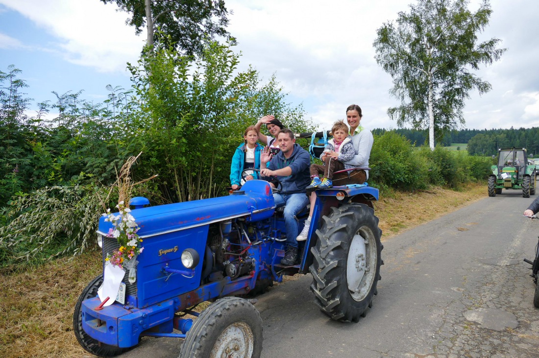 Foto: Martin Zehrer - Traktortreffen 2016 in Oberwappenöst<br />
Trotz Regen am Vormittag kamen an diesem Sonntag ca. 120 Oldtimer-Bulldogs und unzählige Besucher. Zum Mittag hin klarte das Wetter  