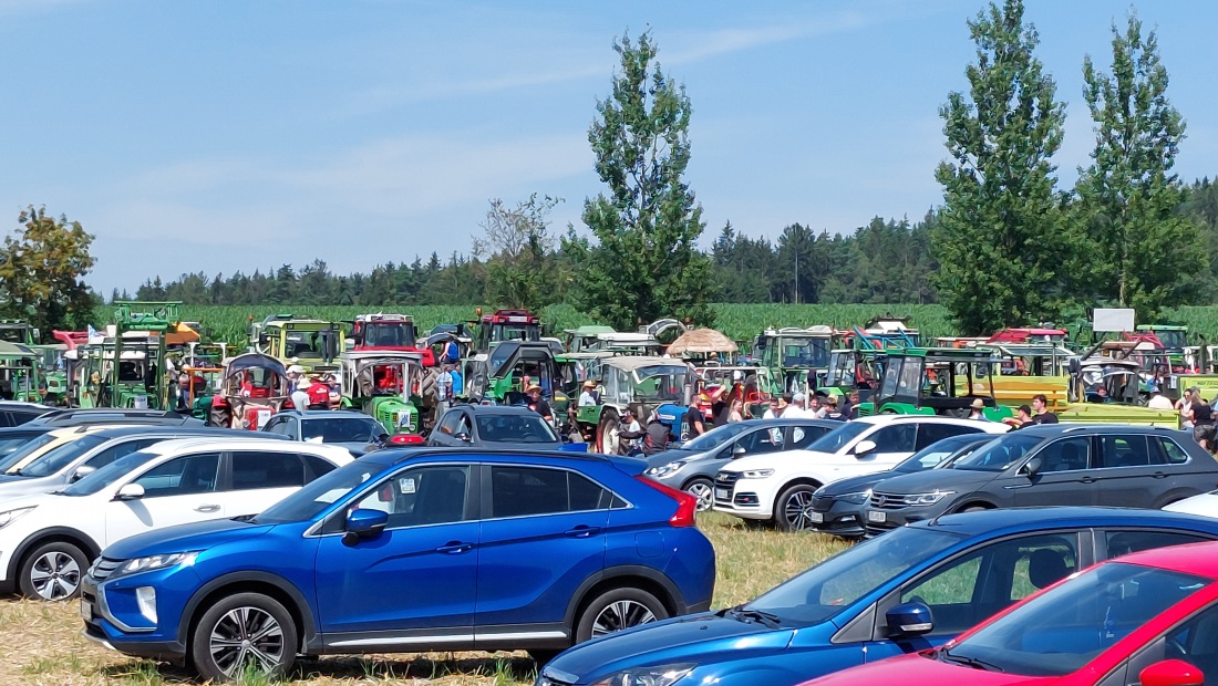 Foto: Martin Zehrer - Oldtimer-Treffen in Oberwappenöst! Viele Teilnehmer und noch mehr Besucher...<br />
<br />
Das Wetter war sehr sonnig und heiß.  Bis zuca. 31 Grad standen auf dem Thermometer. 