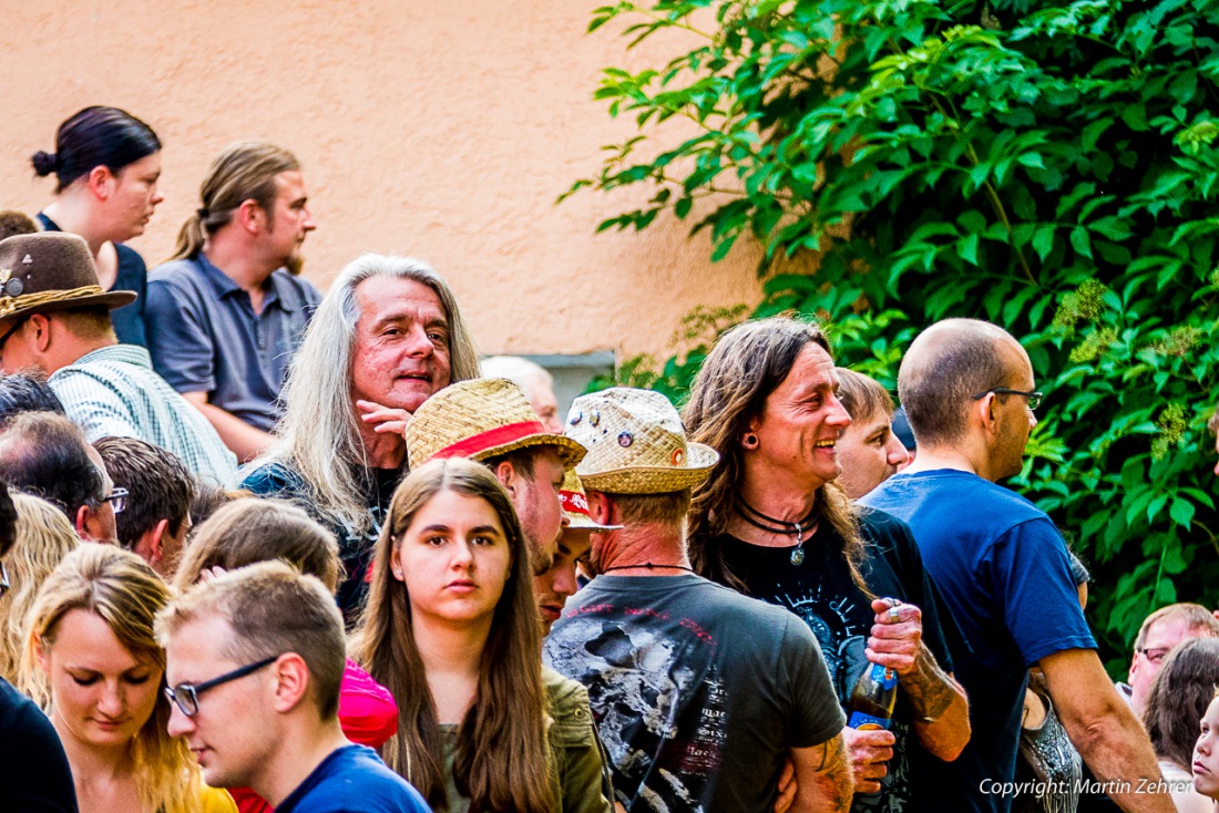 Foto: Martin Zehrer - Bobbycar-Rennen in Preißach - Fanclubs ;-) 