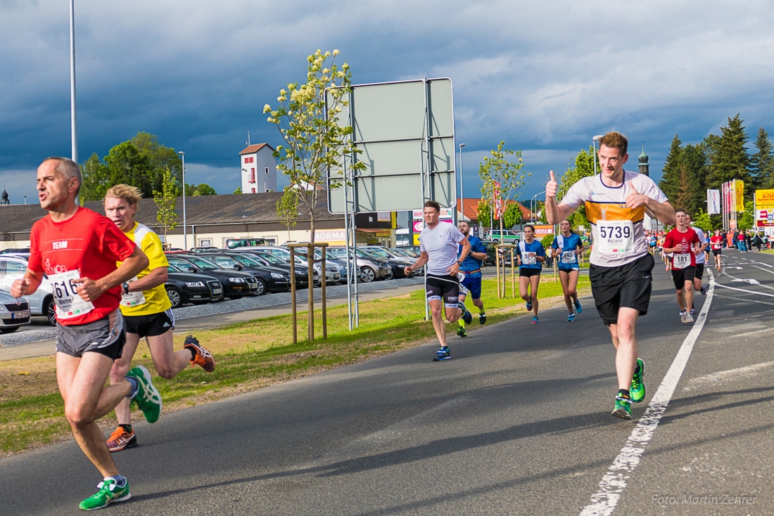 Foto: Martin Zehrer - Nofi-Lauf 2017: Start am Stadtplatz und Ziel beim Siemens... 5,9 Kilometer durch Kemnath und rund herum. Mehr als 8000 Teilnehmer fanden sich in Kemnath zusammen um die S 