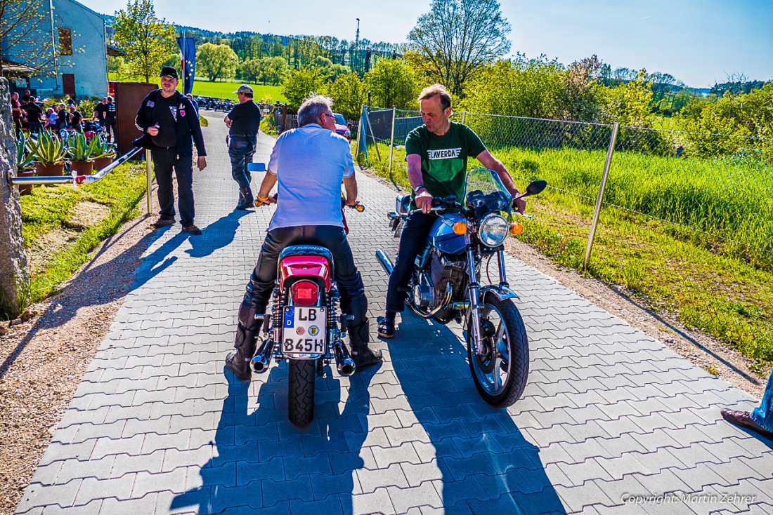 Foto: Martin Zehrer - Einfach mal quatschen ;-)<br />
Laverda-Treffen in der Lumperer-Hall in Trabitz. Ca. 60 Motorräder der italienischen Marke Laverda trafen sich am Wochenende vom 6. bis zum 8.  