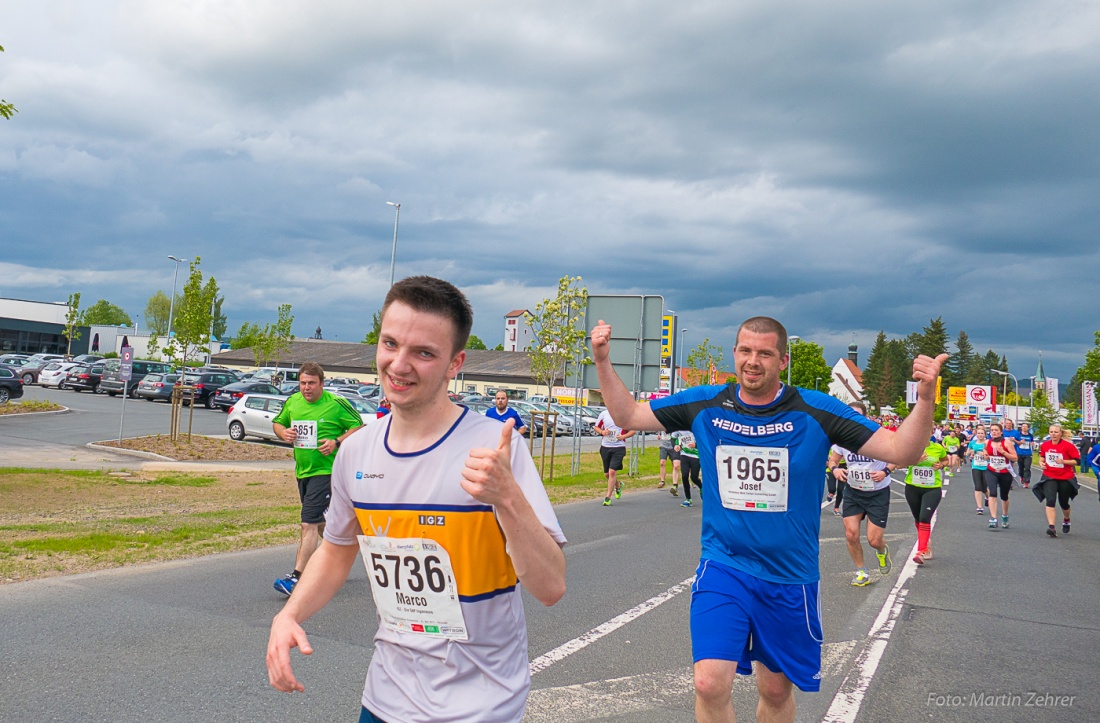 Foto: Martin Zehrer - Nofi-Lauf 2017: Start am Stadtplatz und Ziel beim Siemens... 5,9 Kilometer durch Kemnath und rund herum. Mehr als 8000 Teilnehmer fanden sich in Kemnath zusammen um die S 