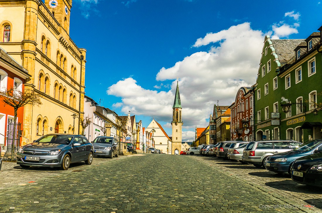 Foto: Martin Zehrer - Der Kemnather Stadtplatz am 3. April 2015. Der Frühling ist da... 