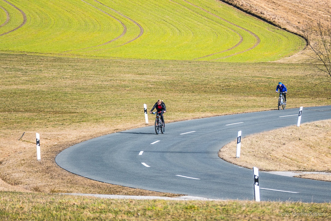 Foto: Martin Zehrer - Anradeln im Frühling 2017... gesehen auf der Verbindungsstraße von Trevesen nach Godas... wer den Anstieg kennt, weiß was die Radfahrer hier leisten... 