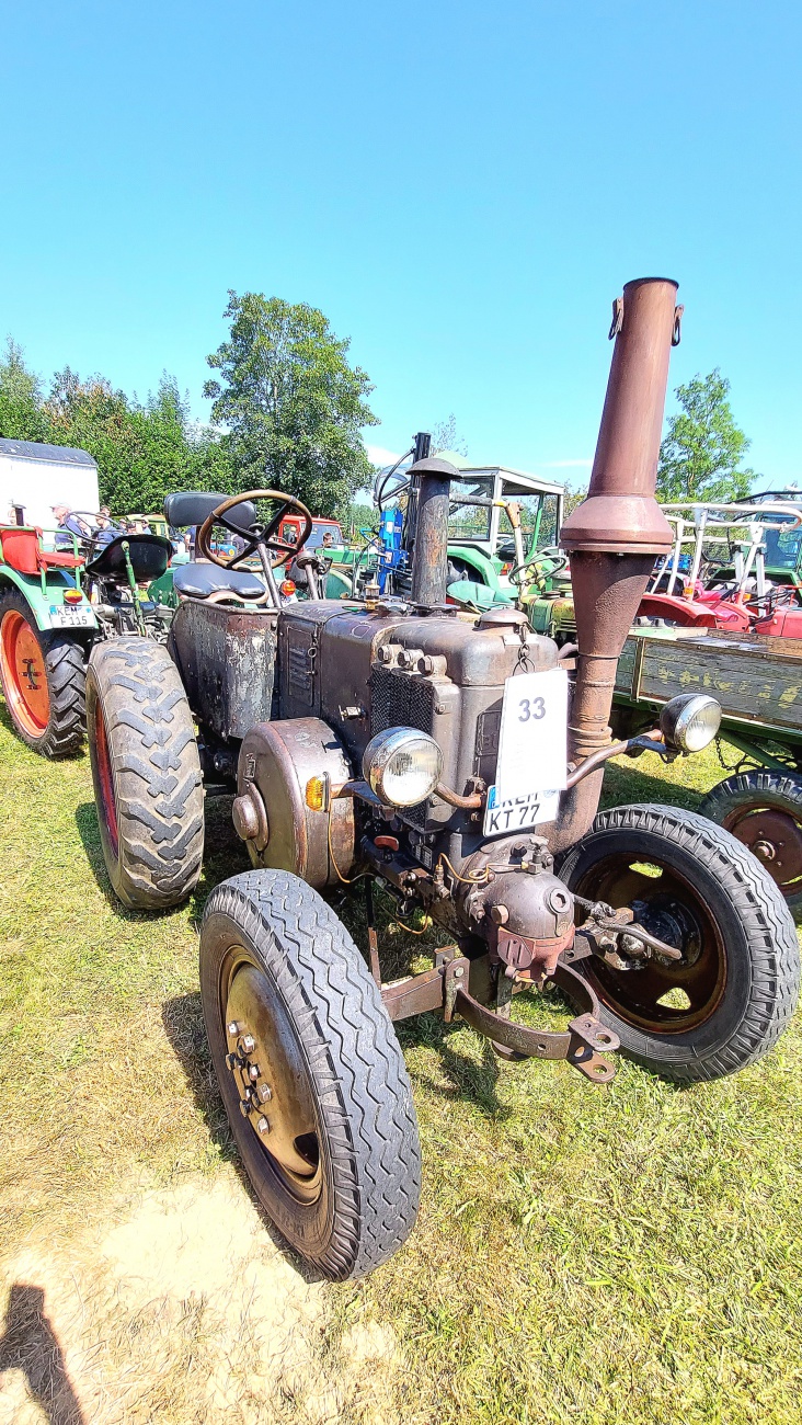 Foto: Martin Zehrer - Was für ein wunderschön originaler Bulldog.<br />
<br />
Lanz 7506, 25PS, Bj. 1939...<br />
<br />
Gesehen auf dem Oldtimer-Treffen in Oberwappenöst...<br />
<br />
<br />
Das Bild zeigt einen Lanz Bulldog 