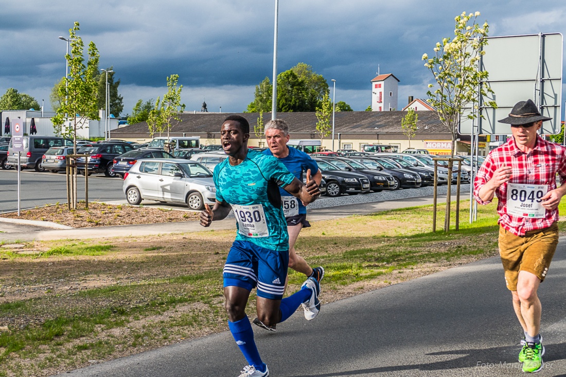 Foto: Martin Zehrer - Nofi-Lauf 2017: Start am Stadtplatz und Ziel beim Siemens... 5,9 Kilometer durch Kemnath und rund herum. Mehr als 8000 Teilnehmer fanden sich in Kemnath zusammen um die S 