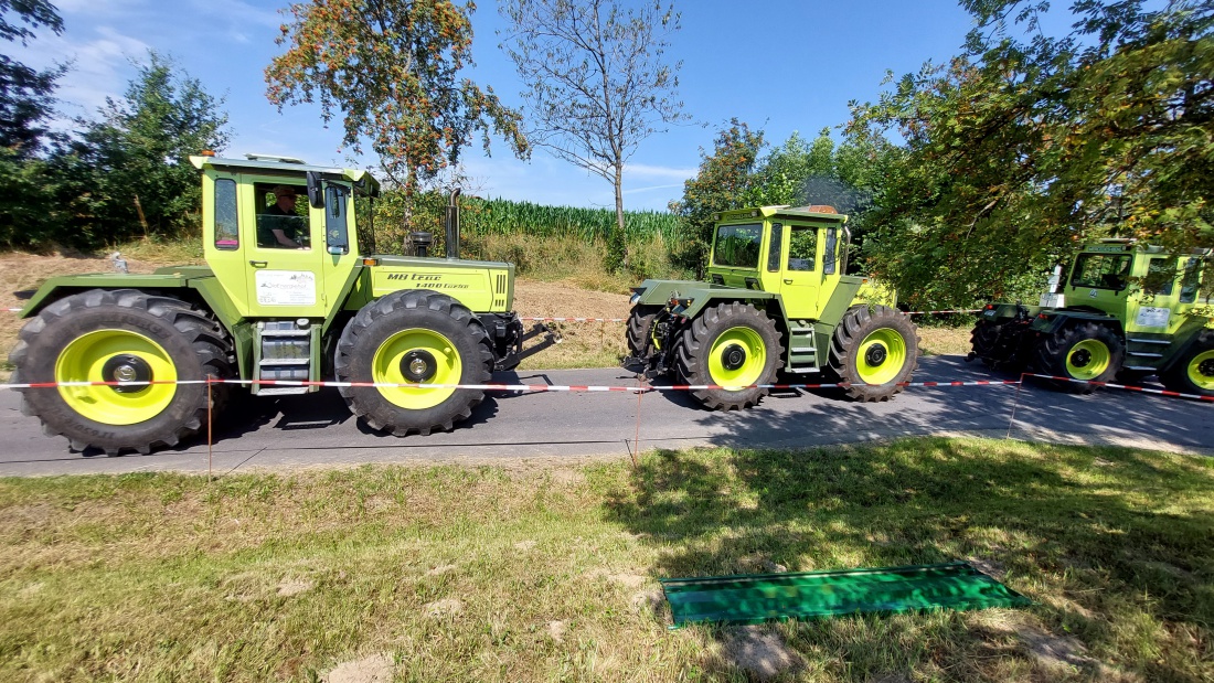 Foto: Martin Zehrer - Mehrere MBtracs treffen auf dem Oldtimertreffen in Oberwappenöst ein. 