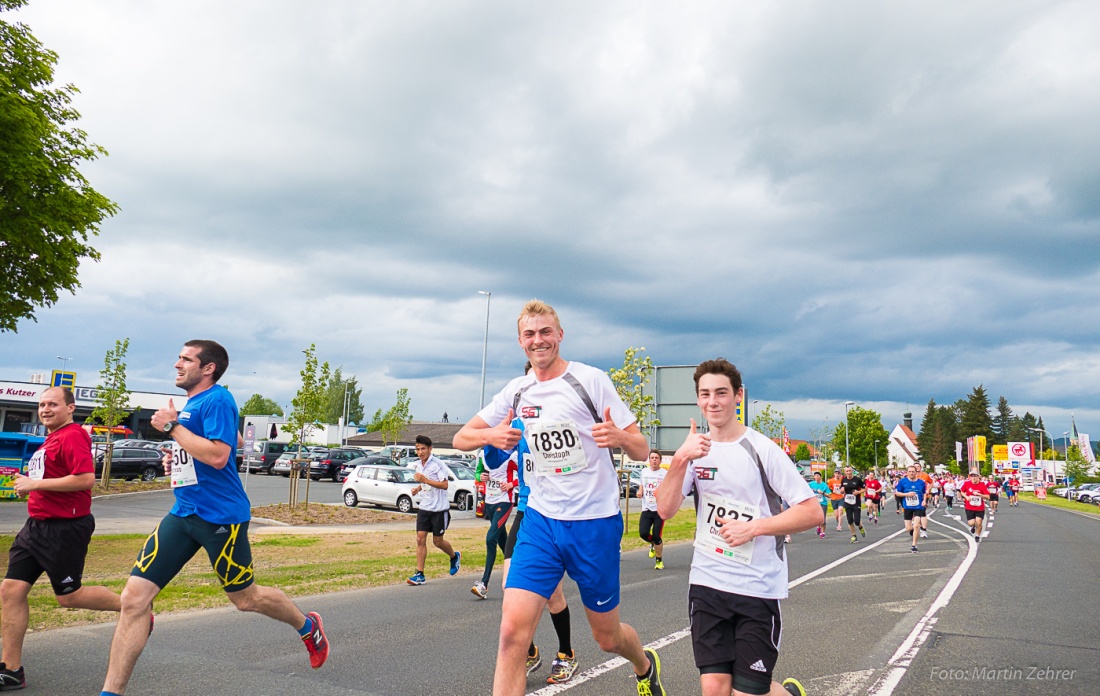 Foto: Martin Zehrer - Nofi-Lauf 2017: Start am Stadtplatz und Ziel beim Siemens... 5,9 Kilometer durch Kemnath und rund herum. Mehr als 8000 Teilnehmer fanden sich in Kemnath zusammen um die S 