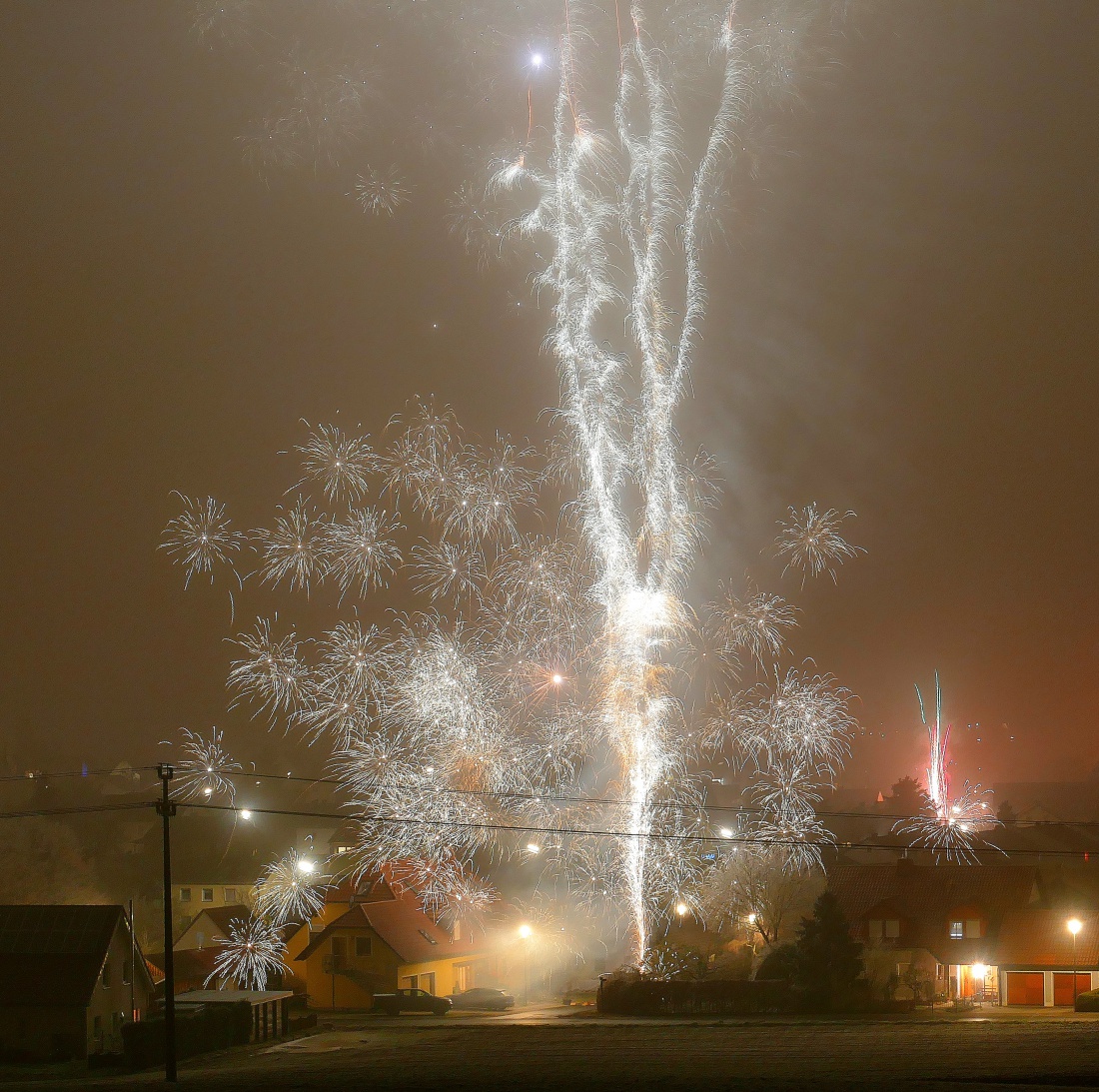 Foto: Martin Zehrer - Ein gesundes, erfolgreiches und fröhliches 2025! :-)<br />
<br />
Feuerwerk in Kemnath,  Eisersdorfer Au... 