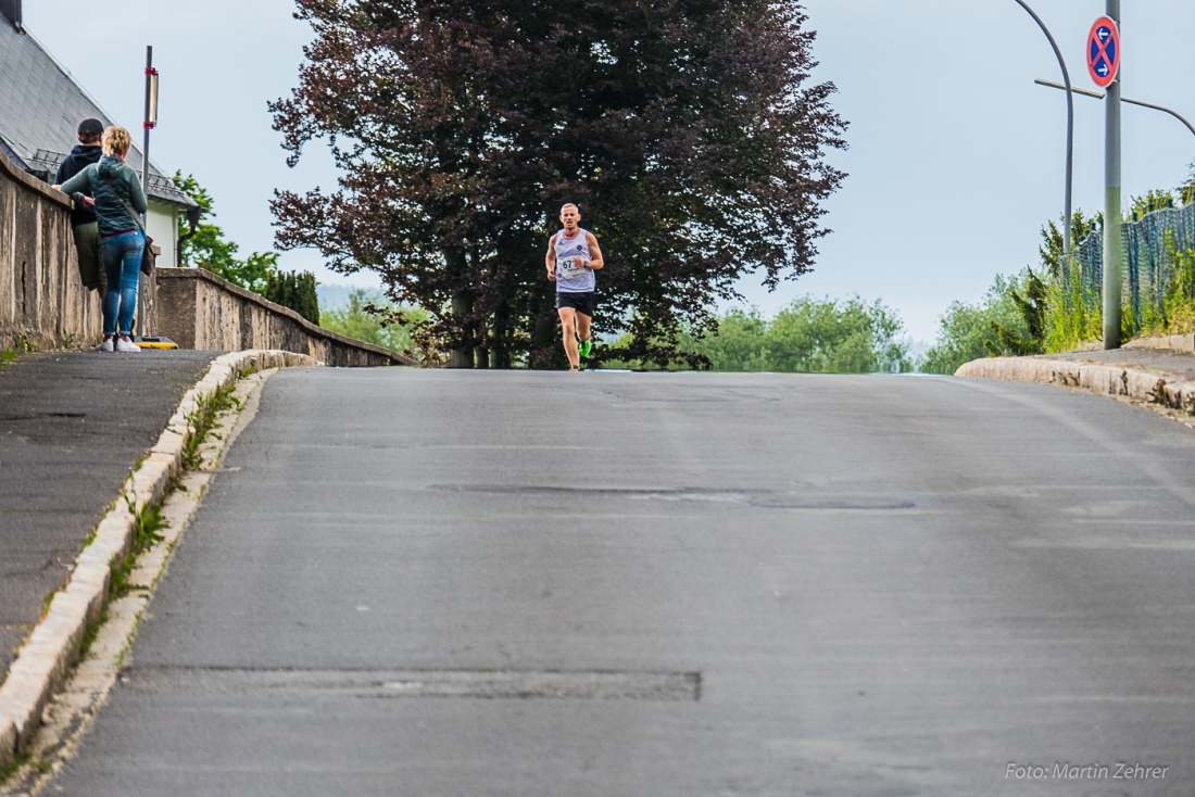 Foto: Martin Zehrer - Nofi-Lauf 2017: Start am Stadtplatz und Ziel beim Siemens... 5,9 Kilometer durch Kemnath und rund herum. Mehr als 8000 Teilnehmer fanden sich in Kemnath zusammen um die S 