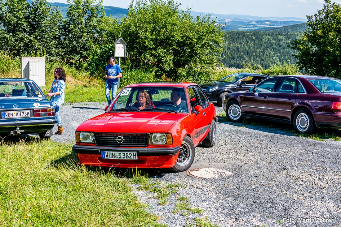 Foto: Martin Zehrer - Ein Opel Ascona B - Ein solches Auto war einst unser Freund... Leider fahren nur mehr ganz wenige auf unseren Straßen. Einer davon war auf dem Armesberg anzutreffen. Supe 