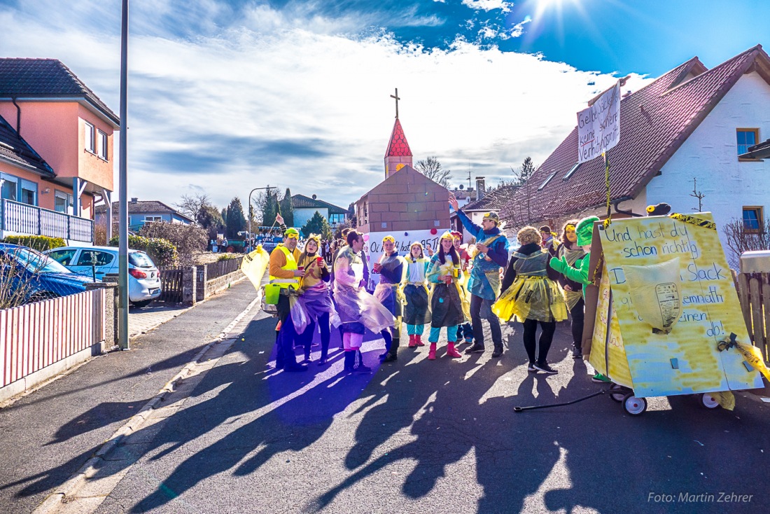 Foto: Martin Zehrer - Fasching in Waldeck 2017... viele Narren, lustiges Volk und Hammer-Wetter :-) 