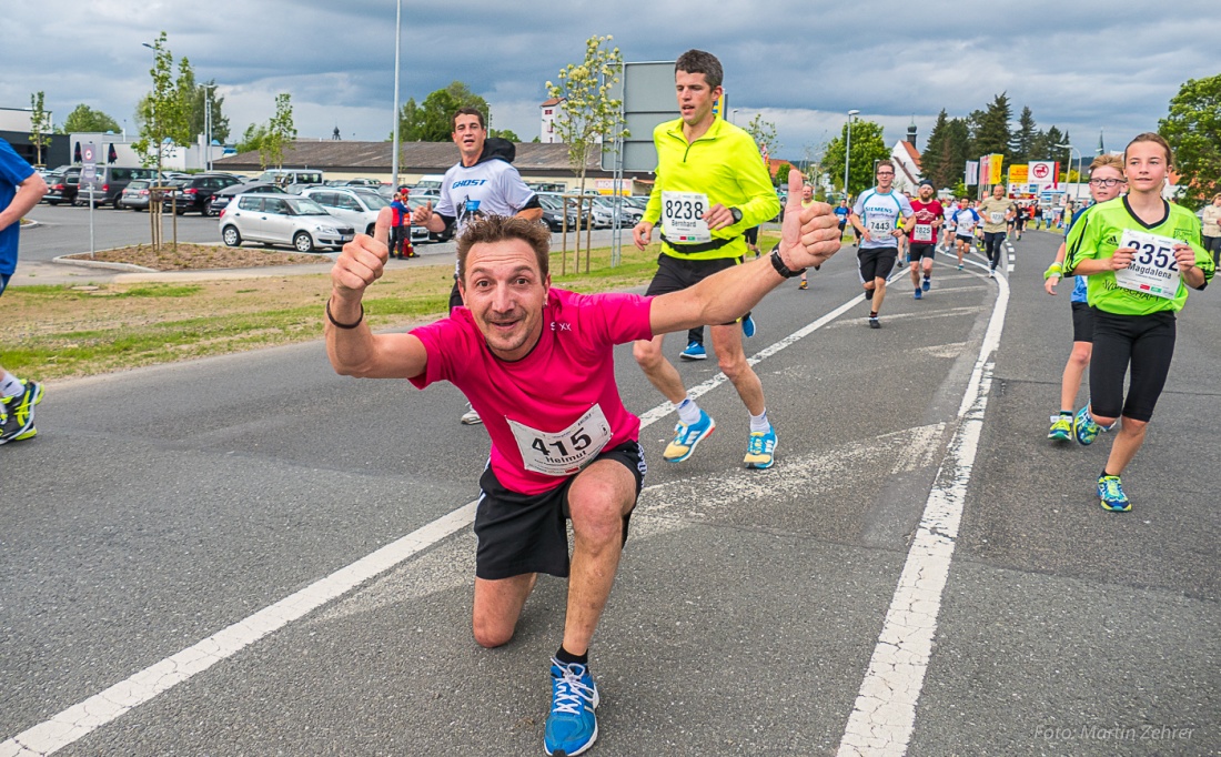 Foto: Martin Zehrer - Nofi-Lauf 2017: Start am Stadtplatz und Ziel beim Siemens... 5,9 Kilometer durch Kemnath und rund herum. Mehr als 8000 Teilnehmer fanden sich in Kemnath zusammen um die S 