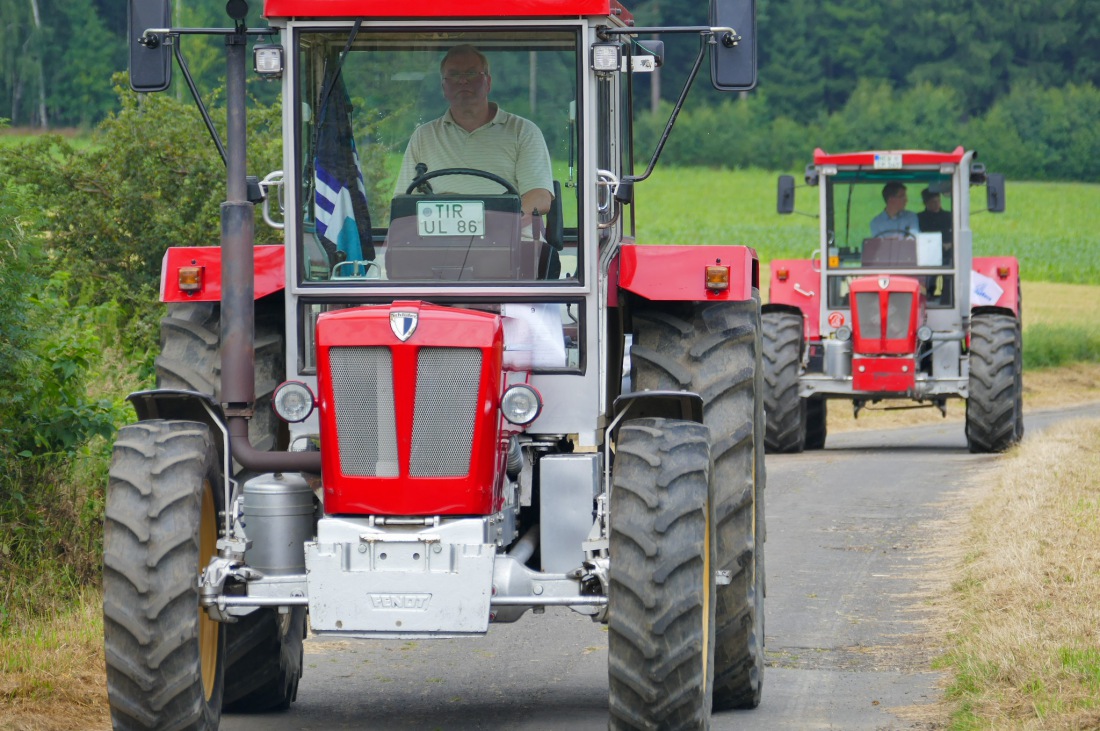 Foto: Martin Zehrer - Traktortreffen 2016 in Oberwappenöst<br />
Trotz Regen am Vormittag kamen an diesem Sonntag ca. 120 Oldtimer-Bulldogs und unzählige Besucher. Zum Mittag hin klarte das Wetter  