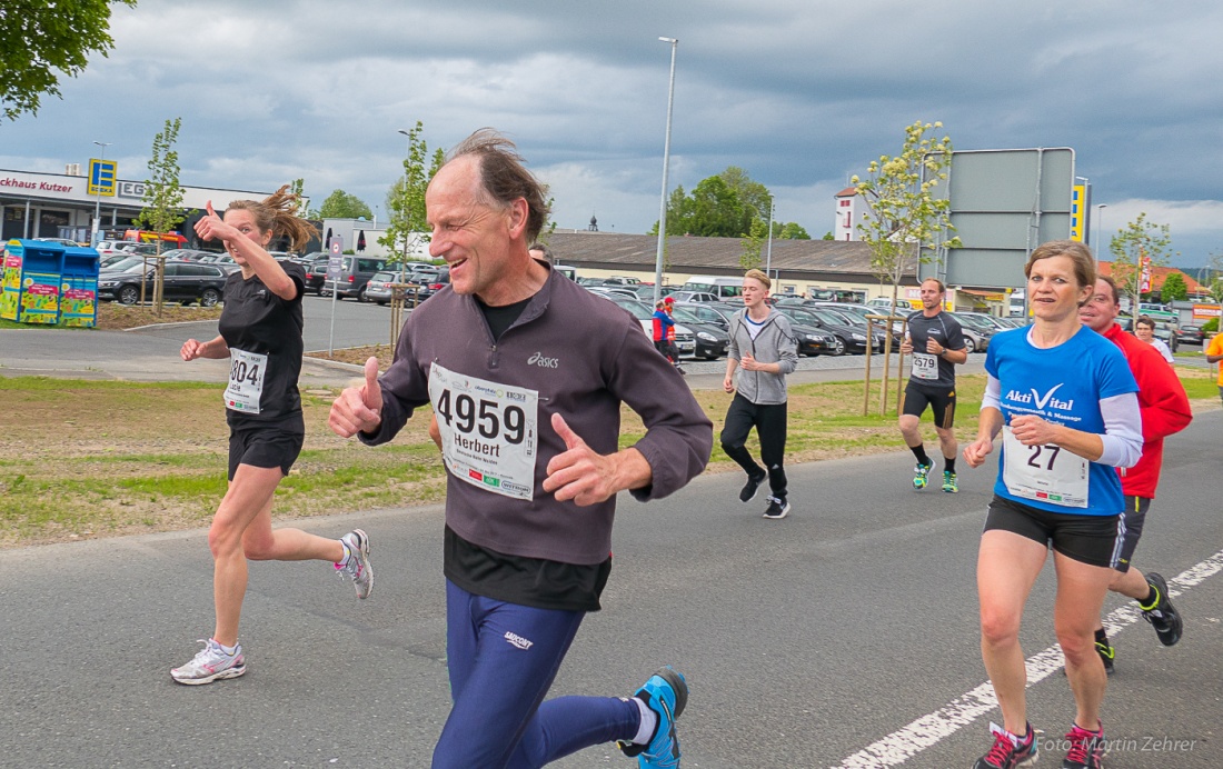 Foto: Martin Zehrer - Nofi-Lauf 2017: Start am Stadtplatz und Ziel beim Siemens... 5,9 Kilometer durch Kemnath und rund herum. Mehr als 8000 Teilnehmer fanden sich in Kemnath zusammen um die S 