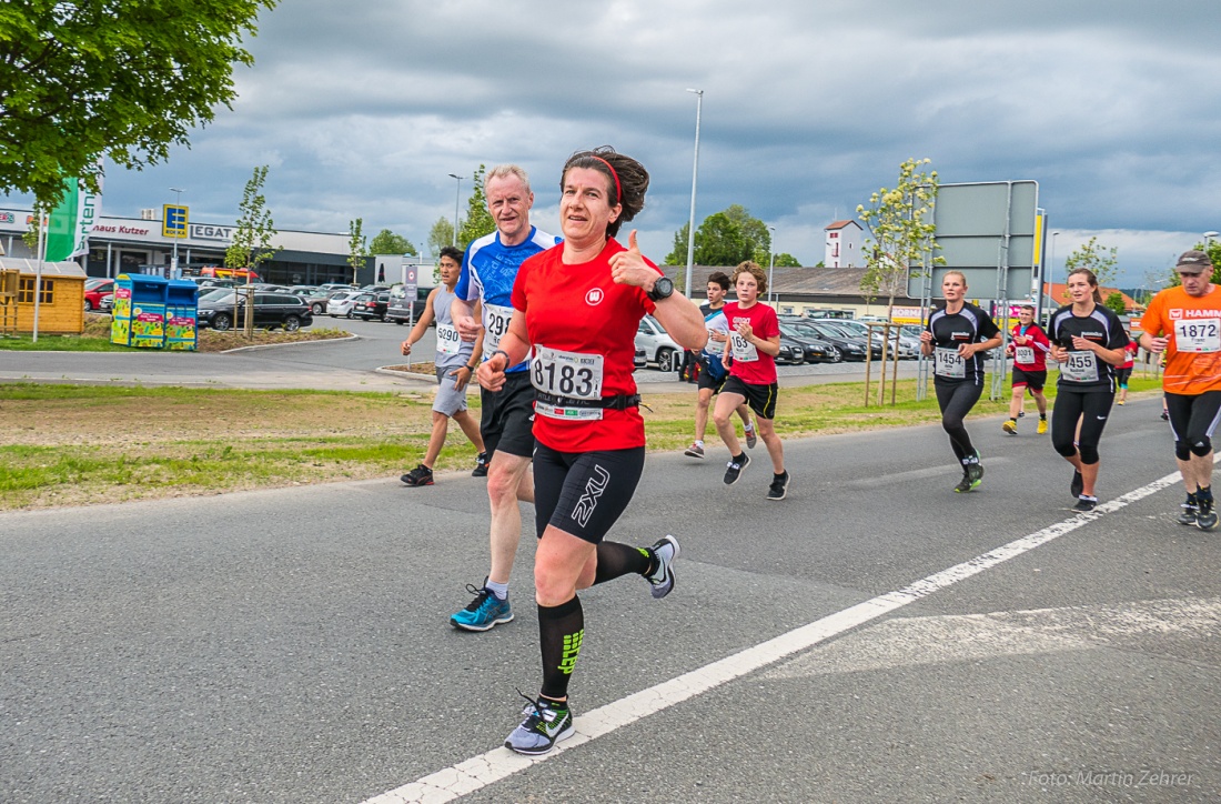 Foto: Martin Zehrer - Nofi-Lauf 2017: Start am Stadtplatz und Ziel beim Siemens... 5,9 Kilometer durch Kemnath und rund herum. Mehr als 8000 Teilnehmer fanden sich in Kemnath zusammen um die S 