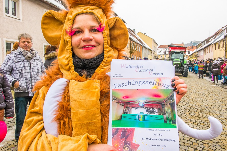 Foto: Martin Zehrer - Faschingszug durch Waldeck. Am Sonntag, den 15.2.2015 war es wieder so weit. Ein langer Zug<br />
mit zig Gaudiwagen und Hunderten Narren zog durch den Waldecker Markt. Mit vi 