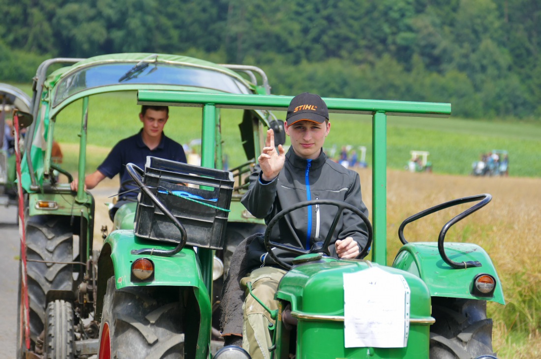 Foto: Martin Zehrer - Traktortreffen 2016 in Oberwappenöst<br />
Trotz Regen am Vormittag kamen an diesem Sonntag ca. 120 Oldtimer-Bulldogs und unzählige Besucher. Zum Mittag hin klarte das Wetter  