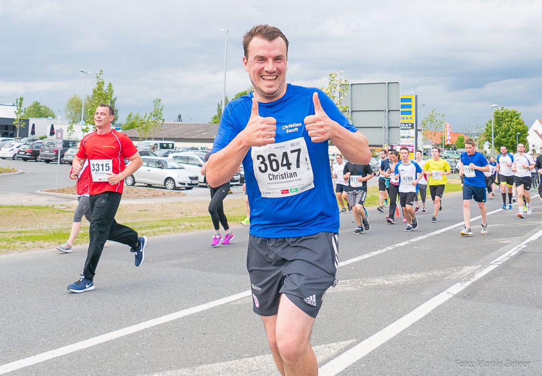 Foto: Martin Zehrer - Nofi-Lauf 2017: Start am Stadtplatz und Ziel beim Siemens... 5,9 Kilometer durch Kemnath und rund herum. Mehr als 8000 Teilnehmer fanden sich in Kemnath zusammen um die S 