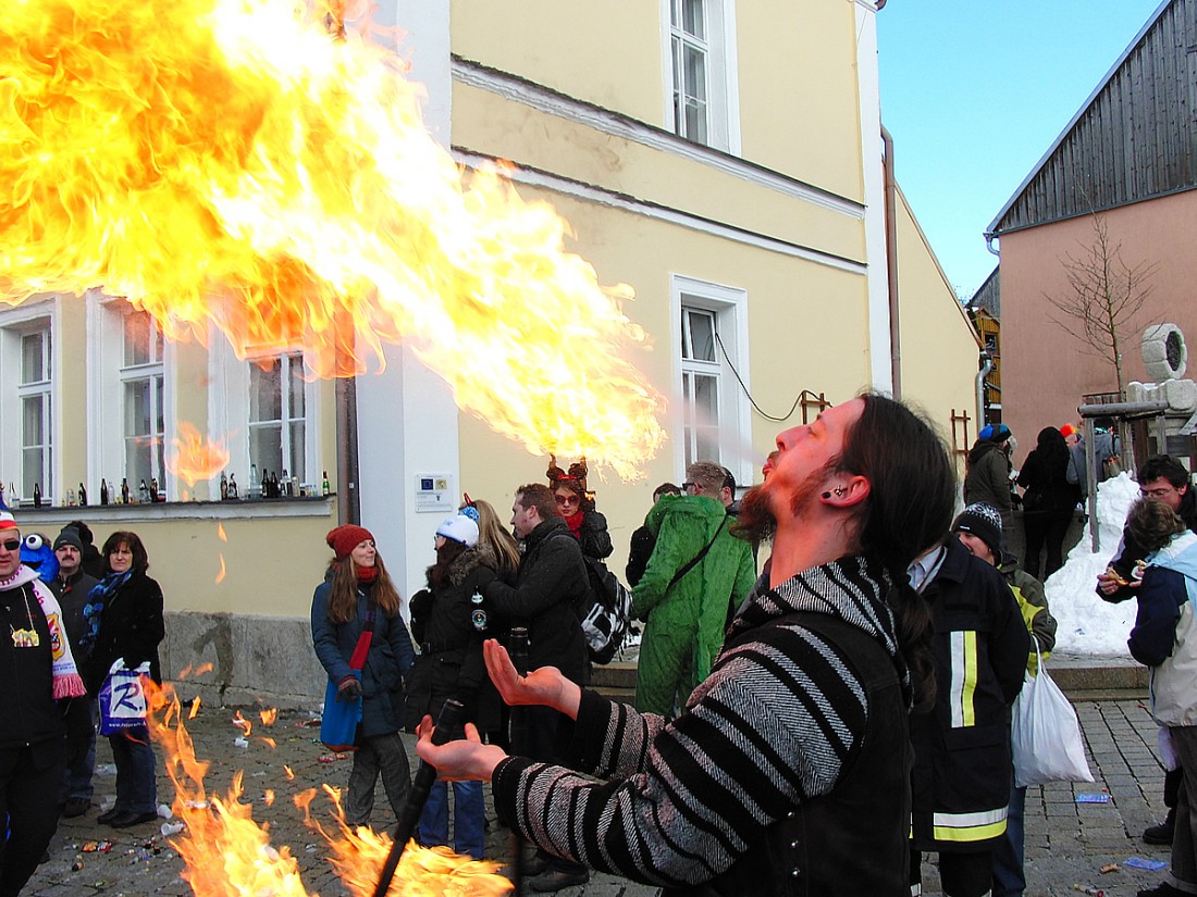 Foto: Martin Zehrer - Feuerkünstler - Gesehen auf dem Faschingszug in Waldeck... 