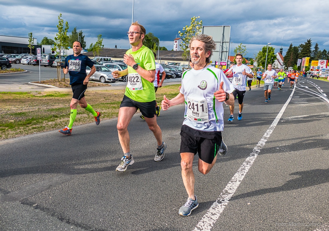 Foto: Martin Zehrer - Nofi-Lauf 2017: Start am Stadtplatz und Ziel beim Siemens... 5,9 Kilometer durch Kemnath und rund herum. Mehr als 8000 Teilnehmer fanden sich in Kemnath zusammen um die S 