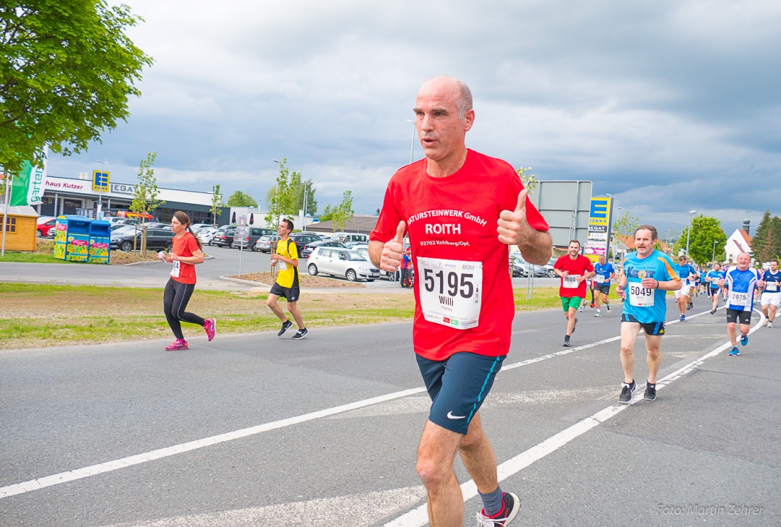 Foto: Martin Zehrer - Nofi-Lauf 2017: Start am Stadtplatz und Ziel beim Siemens... 5,9 Kilometer durch Kemnath und rund herum. Mehr als 8000 Teilnehmer fanden sich in Kemnath zusammen um die S 