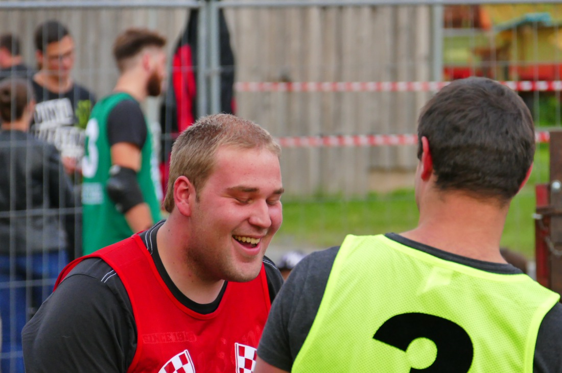 Foto: Martin Zehrer - Genial - Die legendären Bobbycar Meisterschaft in Preißach. <br />
"Den of Vice" veranstaltete heute das 3. Bobbycar-Rennen durch die Ortschaft Preißach. <br />
Zig Starter rasten  