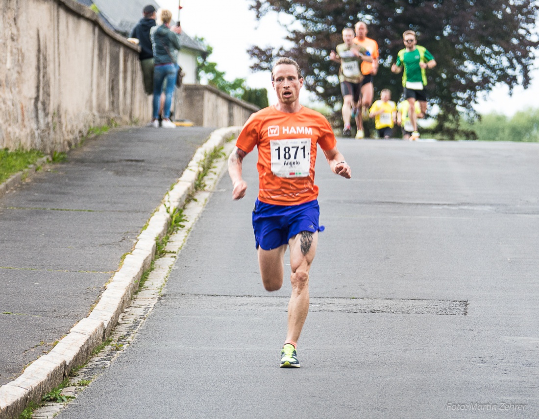 Foto: Martin Zehrer - Nofi-Lauf 2017: Start am Stadtplatz und Ziel beim Siemens... 5,9 Kilometer durch Kemnath und rund herum. Mehr als 8000 Teilnehmer fanden sich in Kemnath zusammen um die S 