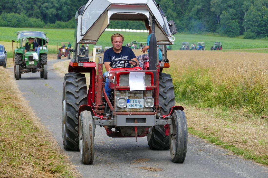 Foto: Martin Zehrer - Traktortreffen 2016 in Oberwappenöst<br />
Trotz Regen am Vormittag kamen an diesem Sonntag ca. 120 Oldtimer-Bulldogs und unzählige Besucher. Zum Mittag hin klarte das Wetter  