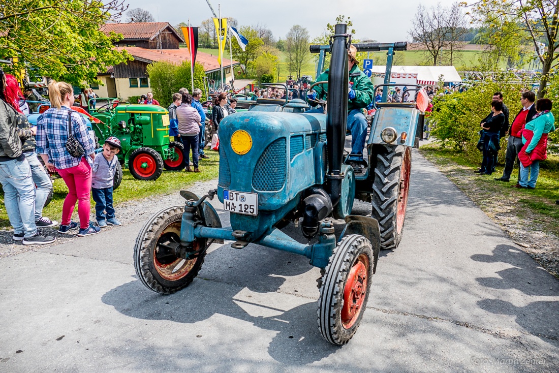 Foto: Martin Zehrer - Bulldogtreffen Kirchenpingarten am 7. Mai 2017: auf gehts zur Rundfahrt mit ca. 300 Traktoren...  