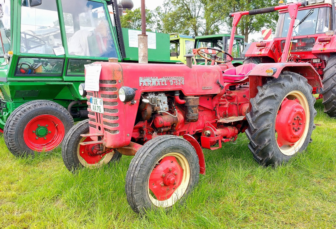 Foto: Martin Zehrer - MC Cormick D324, gesehen auf dem Oldtimertreffen an der Kappl.  