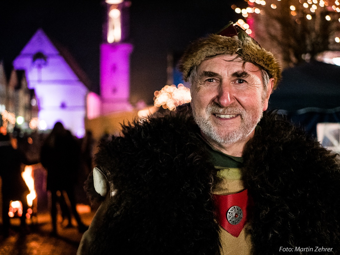 Foto: Martin Zehrer - Er ist einer der Musiker, die das Candle-Light-Shopping mit Dudelsack-Klängen und mehr verzauberten...<br />
<br />
Candle-Light-Shopping 2017 in Kemnath  