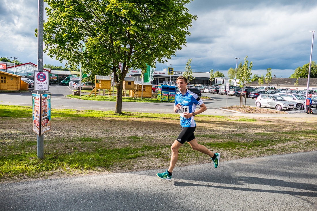 Foto: Martin Zehrer - Nofi-Lauf 2017: Start am Stadtplatz und Ziel beim Siemens... 5,9 Kilometer durch Kemnath und rund herum. Mehr als 8000 Teilnehmer fanden sich in Kemnath zusammen um die S 